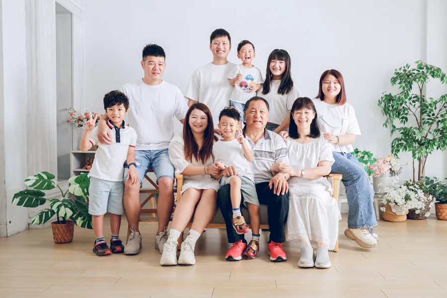 長輩、爸媽和寶貝三代同堂合照