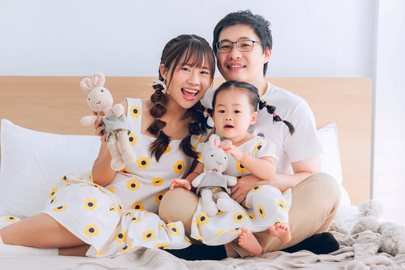 晴爸實拍：一家三口在棚內床景留下的親子寫真