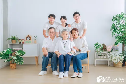 家族全家福作品：三代同堂・6 人