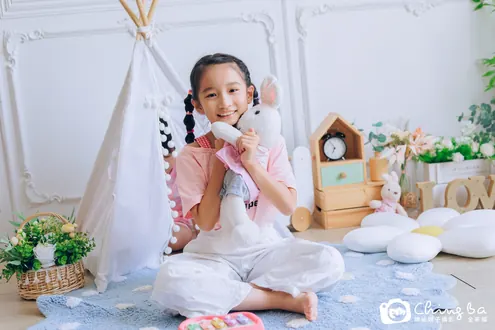 棚內親子寫真作品：8 歲、3 歲