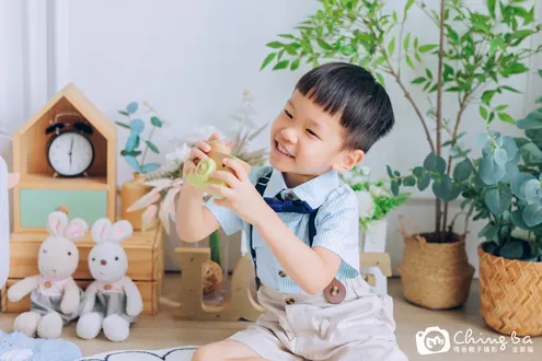 棚內親子寫真作品：3 歲 10 個月、2 歲