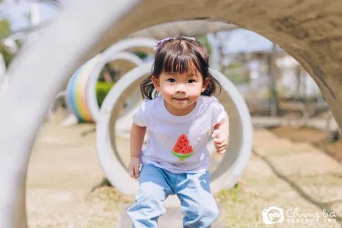 戶外親子寫真作品：4 歲、2 歲
